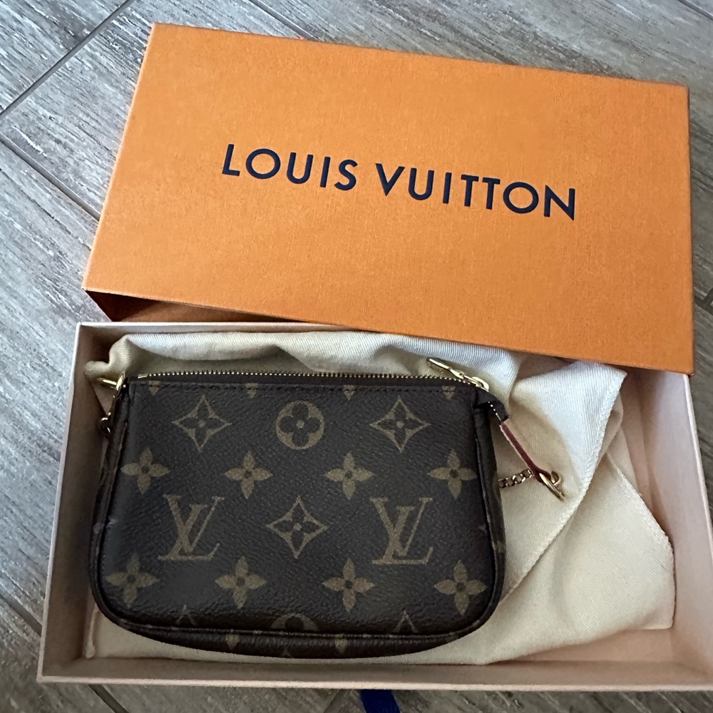 Louis Vuitton Monogram Mini Pochette